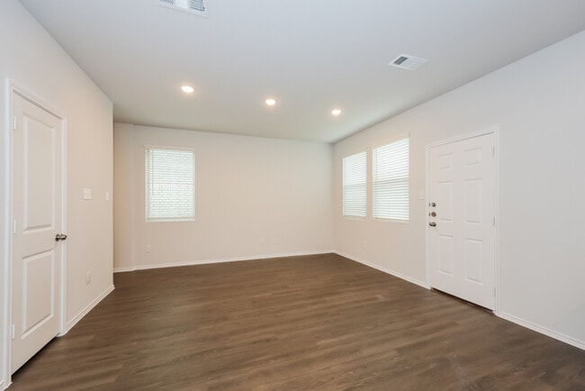 Building Photo - 1412 Jonah Ln