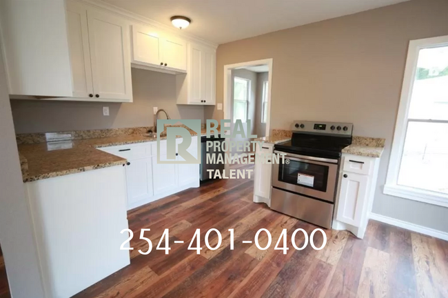 Foto del edificio - **Available in August** 3 Bedroom, 1 Bathr...