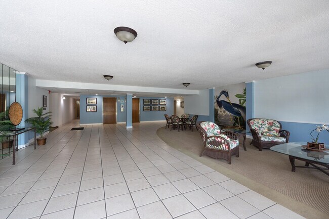 Building Photo - 1516 S Lakeside Dr