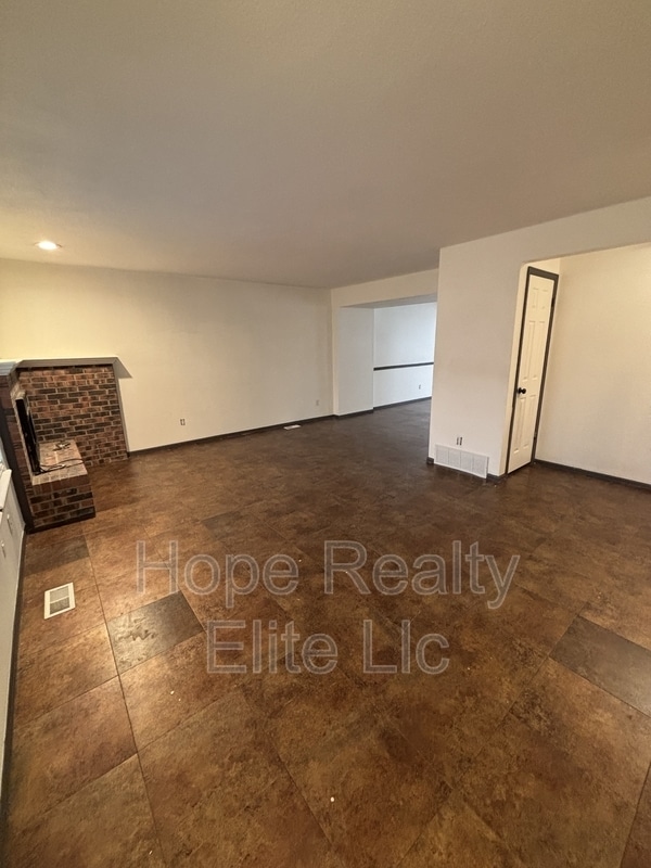 Building Photo - 2079 Sussex Ln