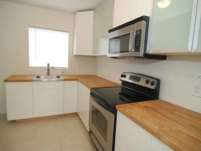 Foto del edificio - 851 Carver St