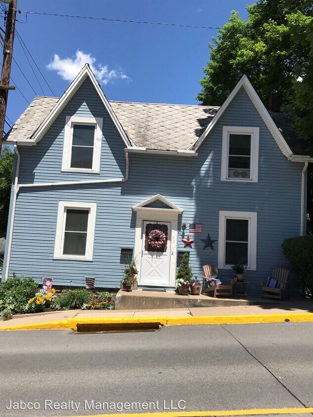 Primary Photo - 301 E Bishop St