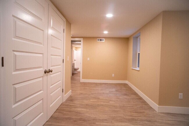 Building Photo - 453 S Mashburn Ave