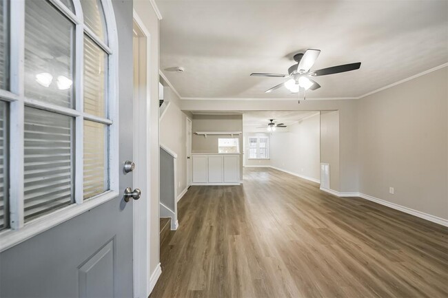 Building Photo - 433 Sunset Dr