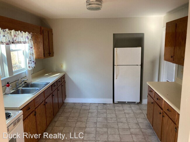 Foto del edificio - 2 br, 1 bath House - 504 W 6th St