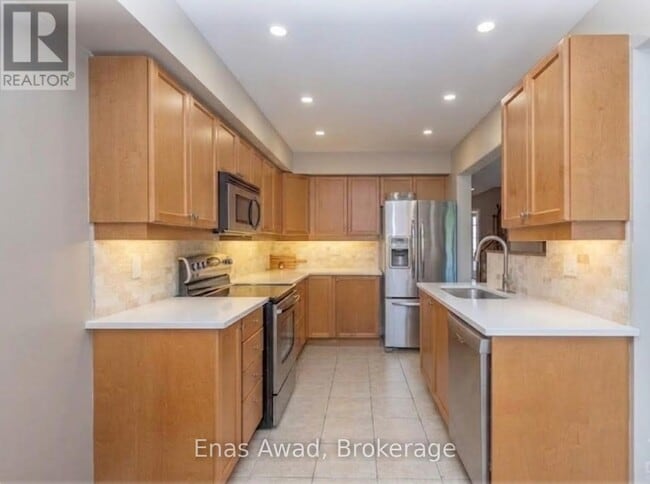 Building Photo - 106 Talltree Crescent