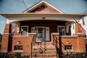 Building Photo - 209 N Pine St