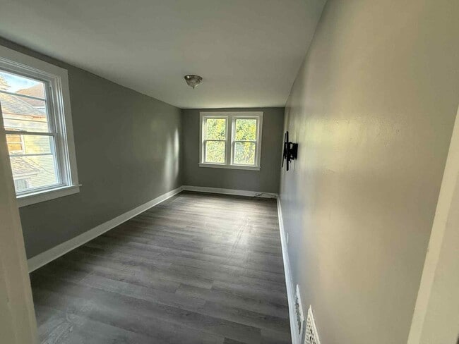 Building Photo - 2 Bedroom apartment for rent!  Located in ...