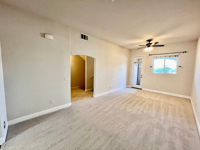 Foto del edificio - Perfect 3B/3BA, 3 Story Home in Chula Vista!