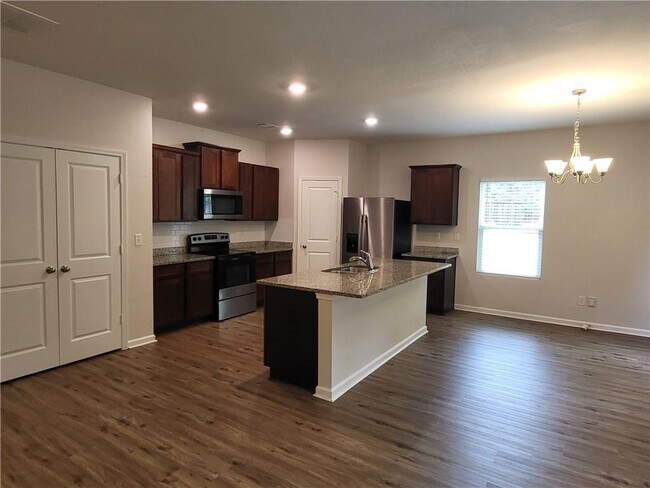 Building Photo - 205 Augusta Woods Dr
