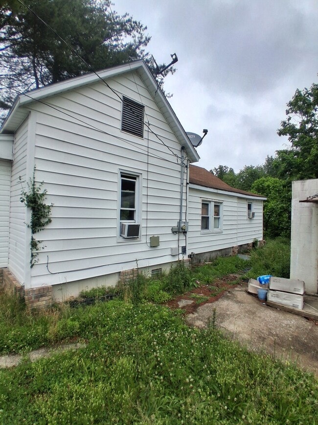 Building Photo - 428 S Central St