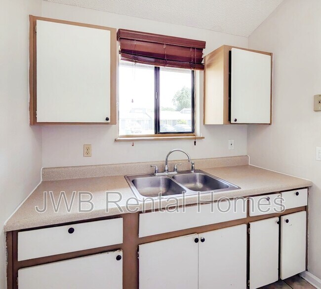 Building Photo - 2416 N Seabury Pl