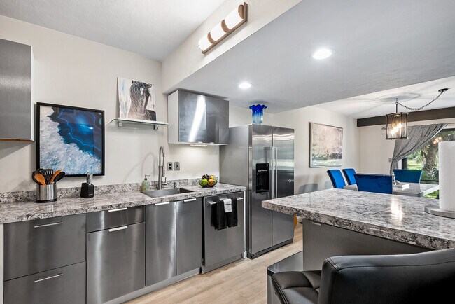 Foto del edificio - 5061 Sherwood Ln