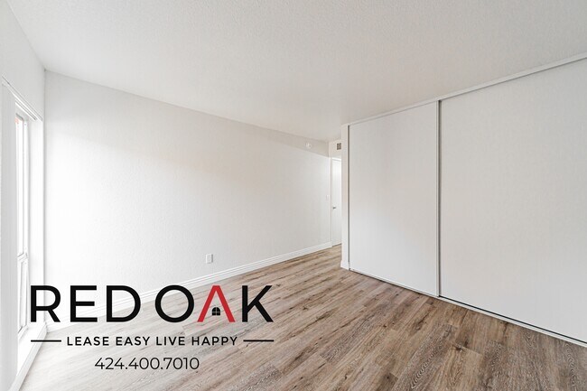 Foto del edificio - 17830 Sherman Way