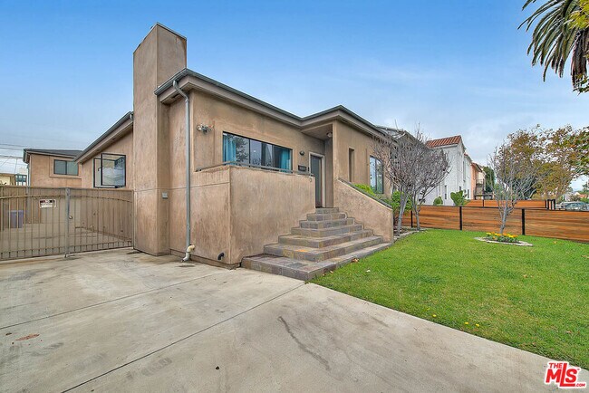 Foto del edificio - 1821 S Sycamore Ave