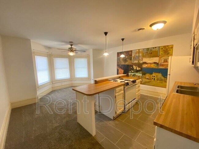 Foto del edificio - 2128 W Illinois St