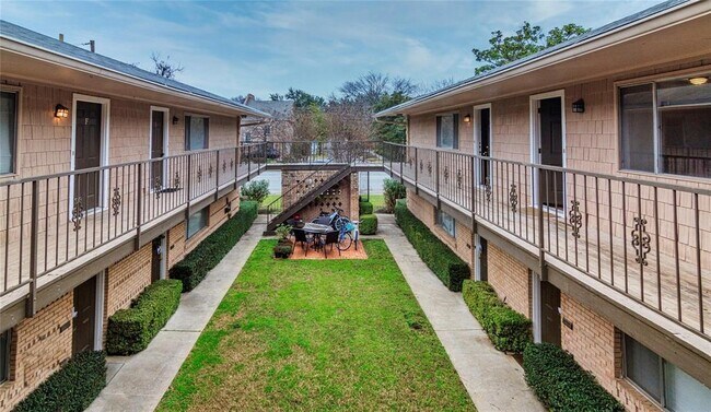 Building Photo - 4149 W Lovers Ln