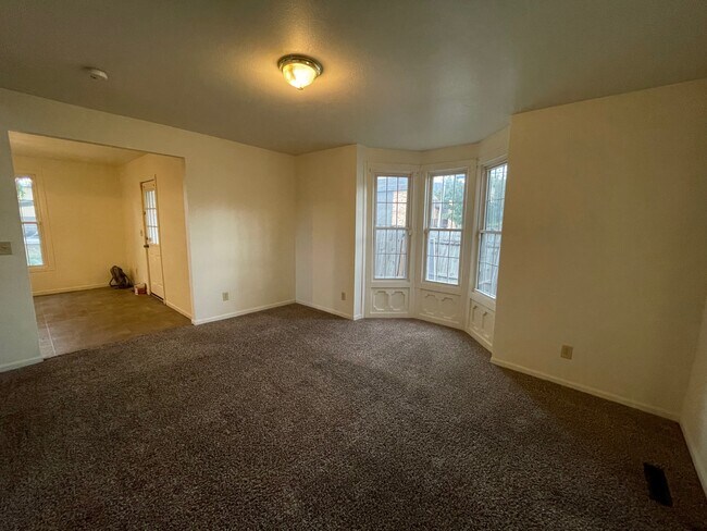 Building Photo - 506 N Webster St