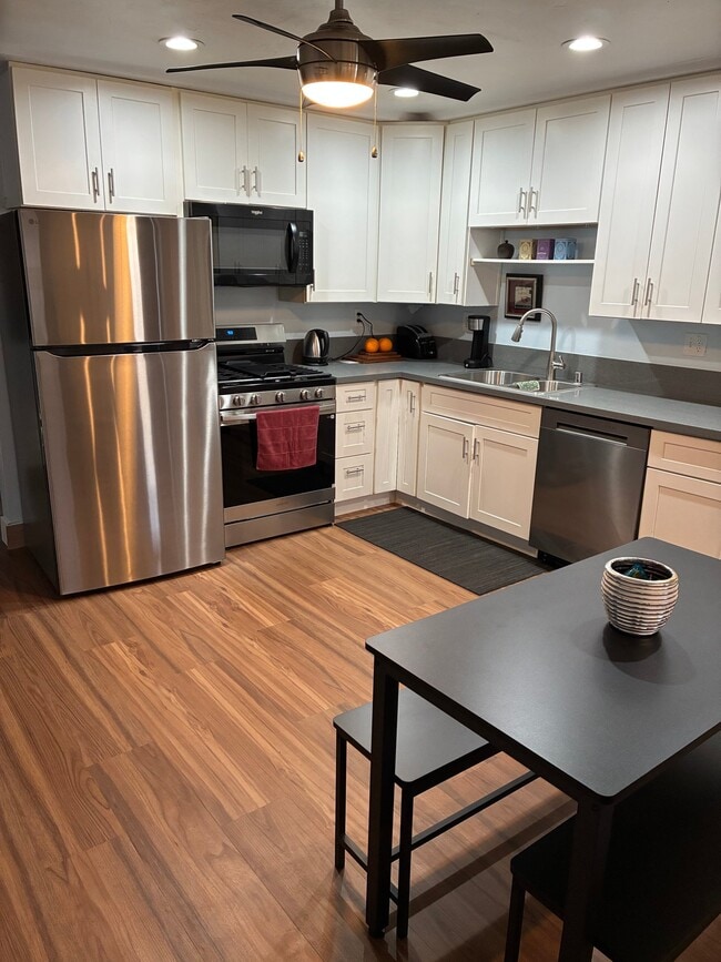 Foto del edificio - 215 Willie James Jones Ave