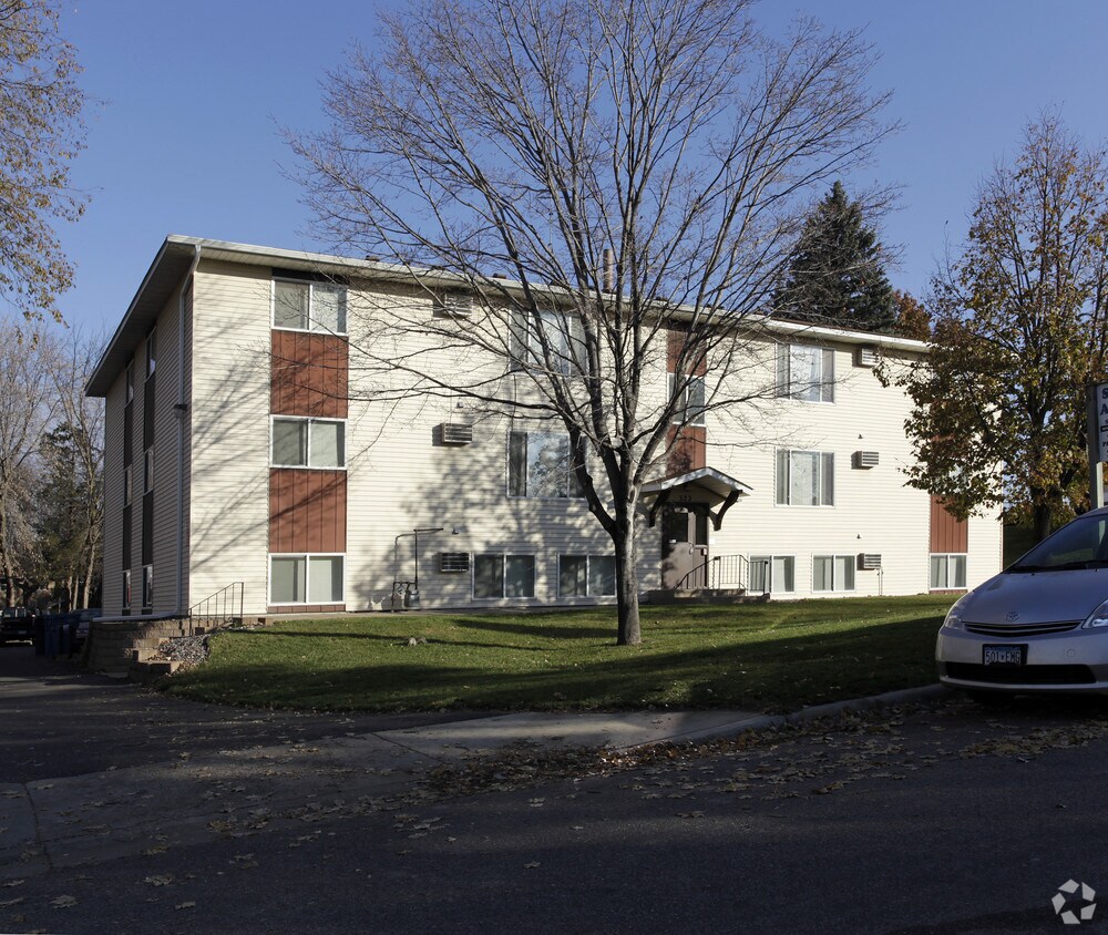 Building Photo - 523 12th St S