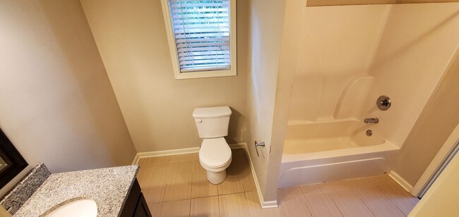 Foto del edificio - Preleasing for Fall 2026 - 4 Bedroom 4 Bat...