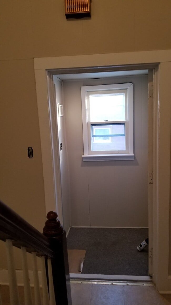 Foyer - 1444 Esterbrook Ave
