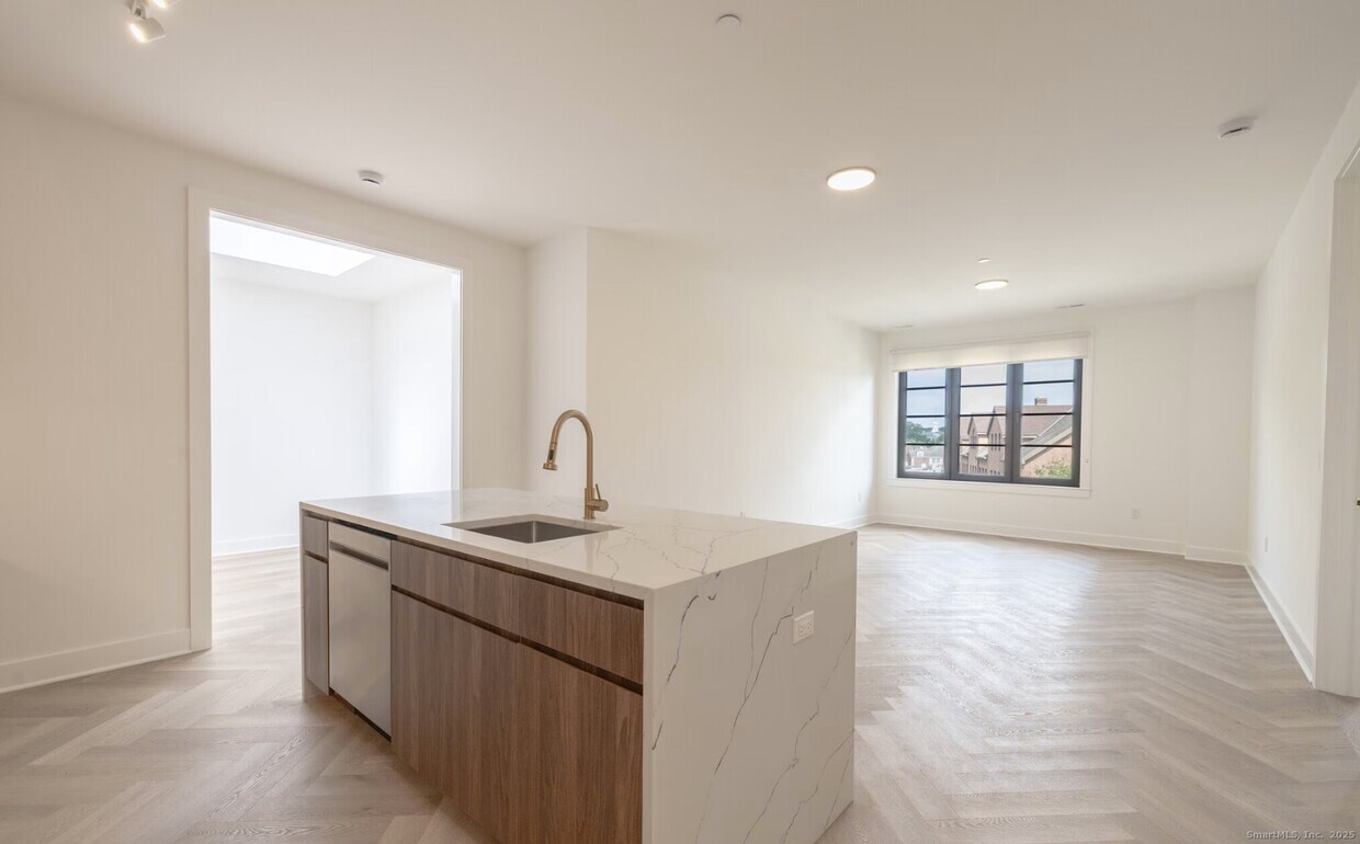 Foto principal - 100 E Putnam Ave