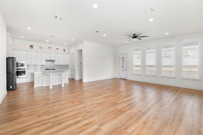 Building Photo - 804 Mediterranean Dr