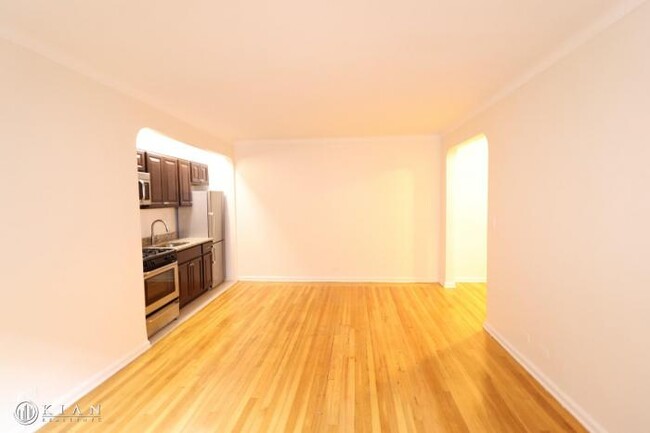 Foto del edificio - 0 bedroom in Flushing NY 11374