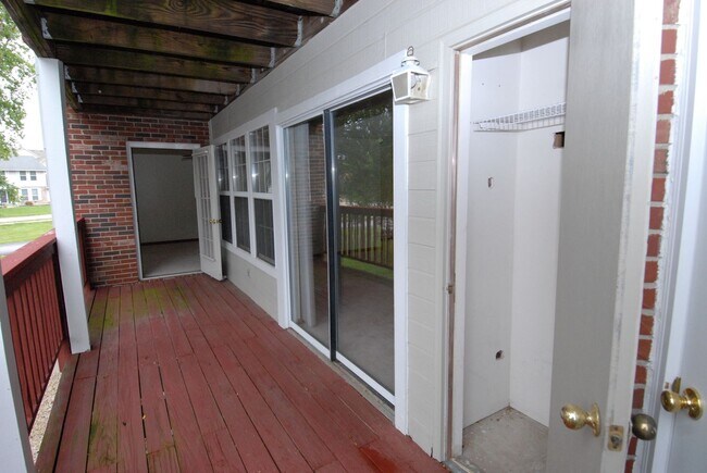 Building Photo - St Charles Area Condo **Coming Soon**