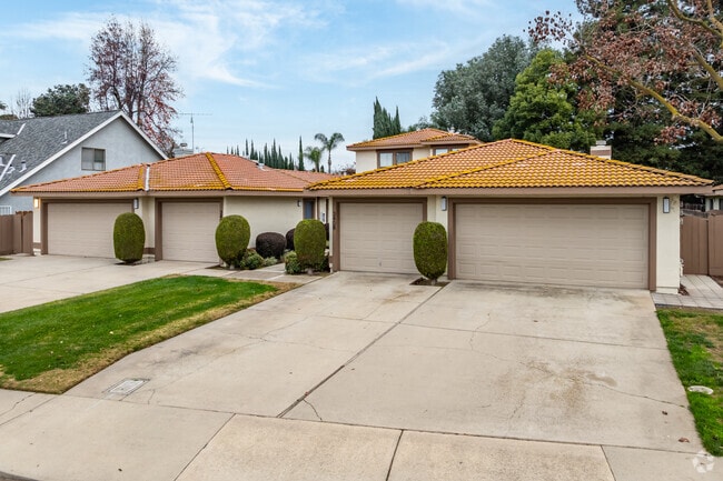 Building Photo - Hahn Triplexes