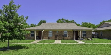 Building Photo - 200 Daniels Dr