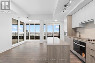 Building Photo - 1007 The Queensway