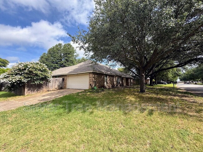 Building Photo - 7716 Pampas Dr