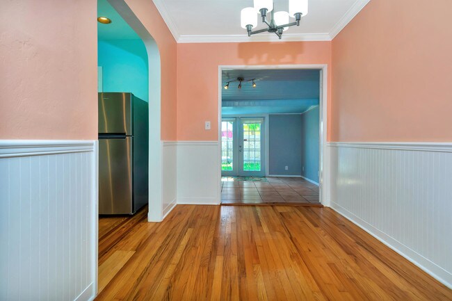 Building Photo - 918 N Palmway