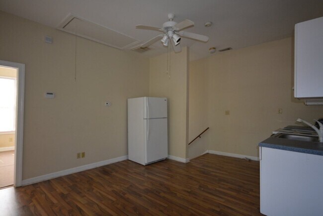 Foto del edificio - Cute As A Button - Available July 5, 2026