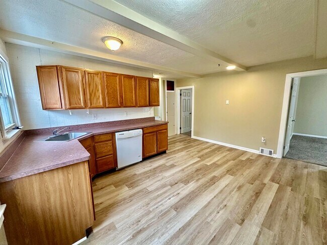 Foto del edificio - 30240 Groveland St