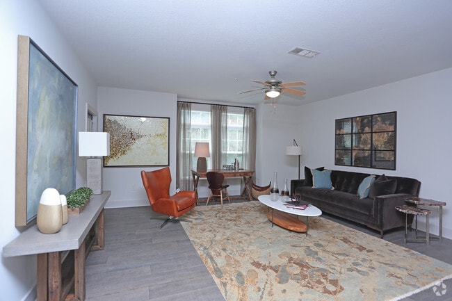 Interior Photo - 10 Perimeter Park