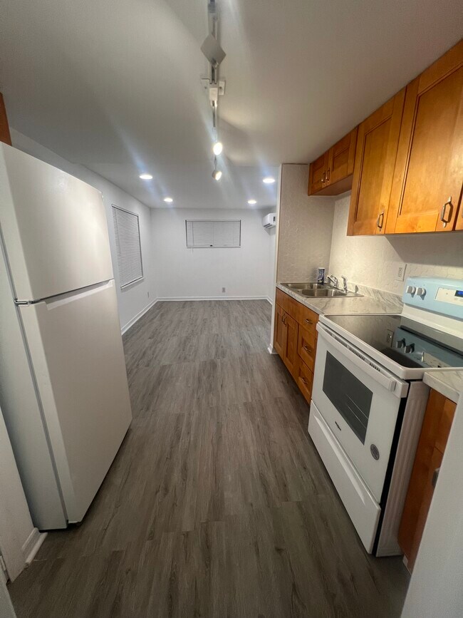 Kitchen - 608 S Pine St