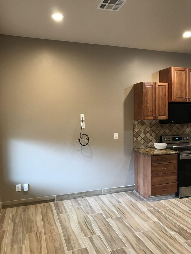 Foto del edificio - 598 S Hillside Dr