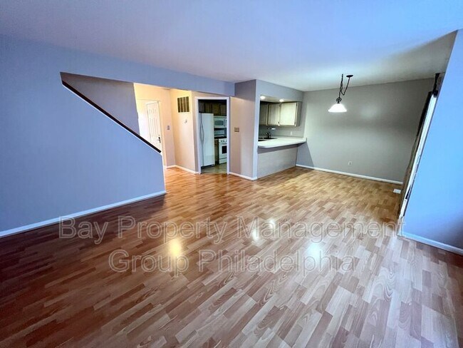Foto del edificio - 318 Laurel Dr