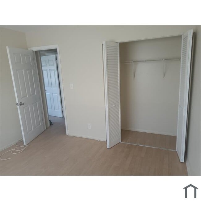 Photo - 108 E Tiffany Dr Apartment