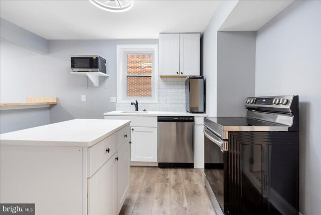 Building Photo - 1703 E Lombard St