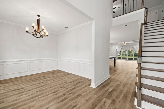 Building Photo - BEAUTIFUL HOME IN WATERWAYS!