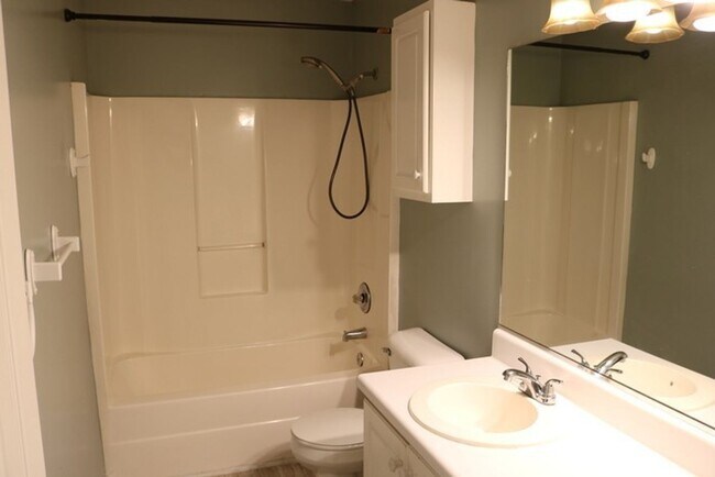 Building Photo - Town House For Rent in Augusta!
