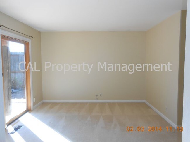 Building Photo - 571 Ambrose Dr