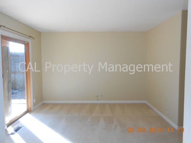 Foto del edificio - 571 Ambrose Dr