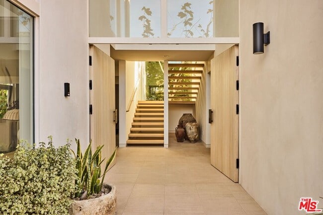 Foto del edificio - 23515 Malibu Colony Rd