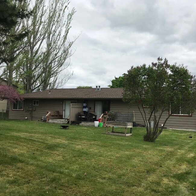 Building Photo - 800 Whitaker Dr