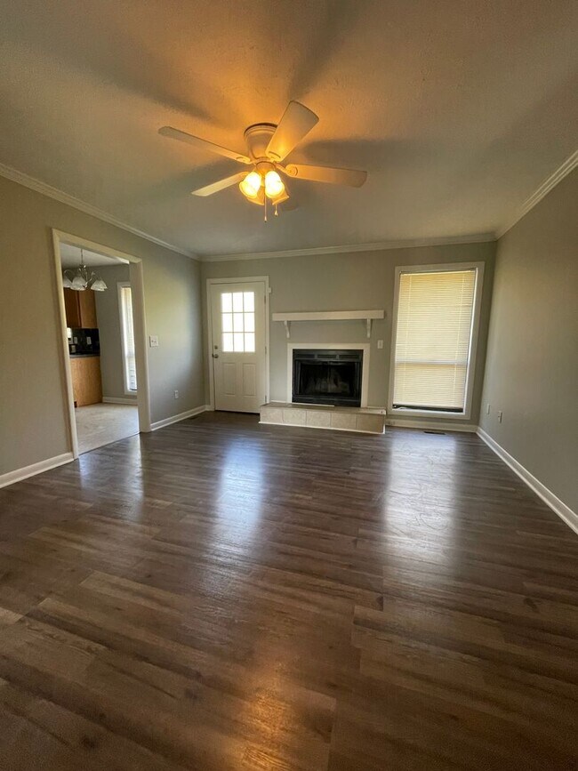 Foto del edificio - 6897 Kingsgate Dr